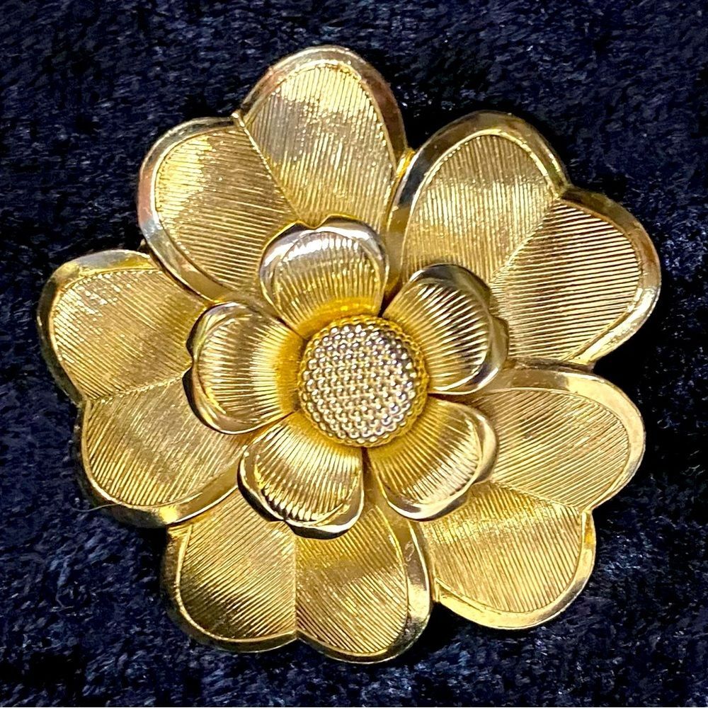 Vintage Jewelry Gold Tone Flower Bloom Scarf Clip Unsigned